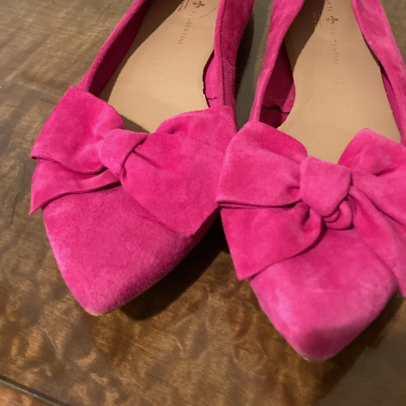 Mercanti Florentini pink softest suede bow flats. - Picture 4 of 4